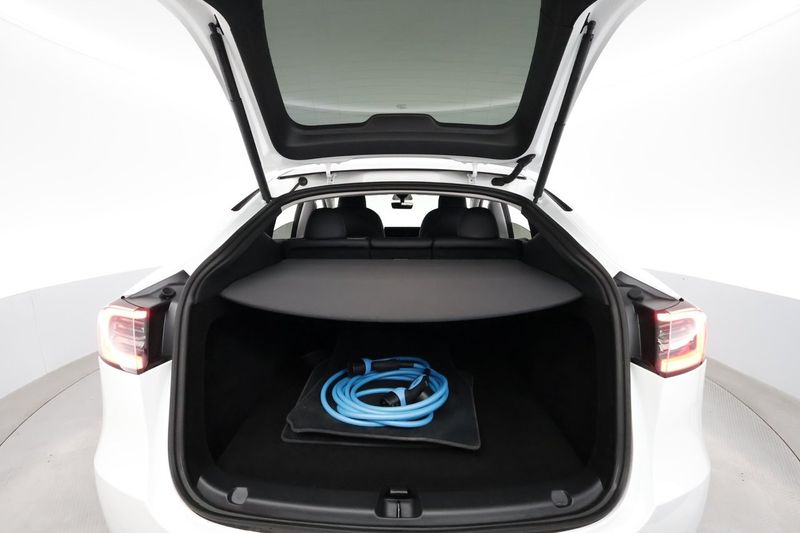 Tesla Model Y bild 25