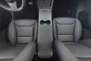 Tesla Model Y bild 14