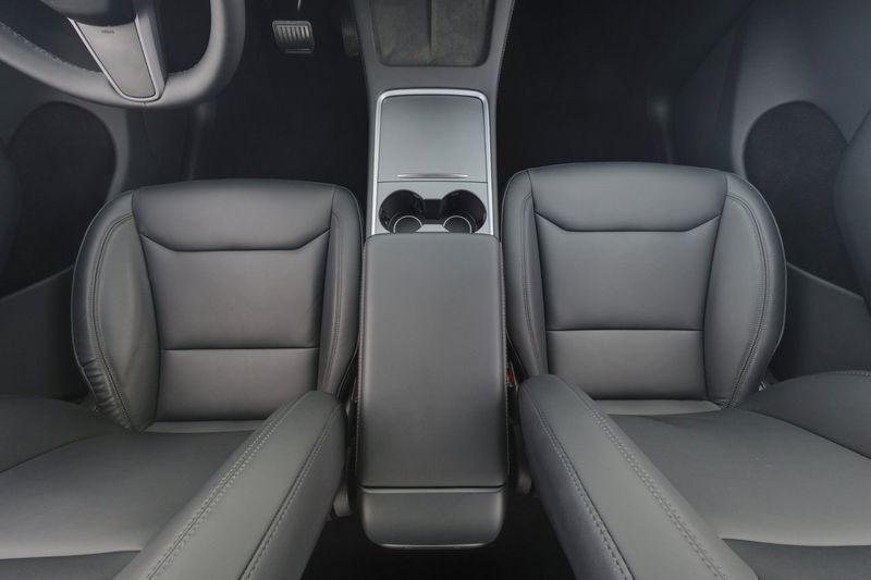 Tesla Model Y bild 14
