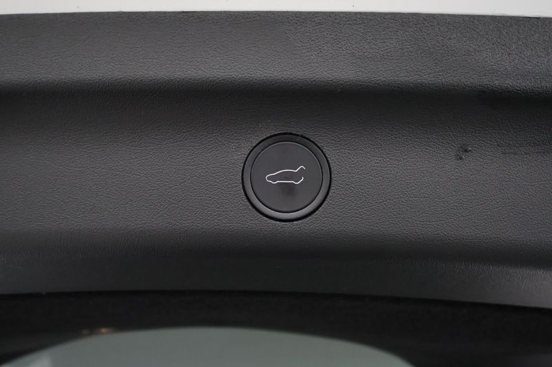Tesla Model Y bild 26