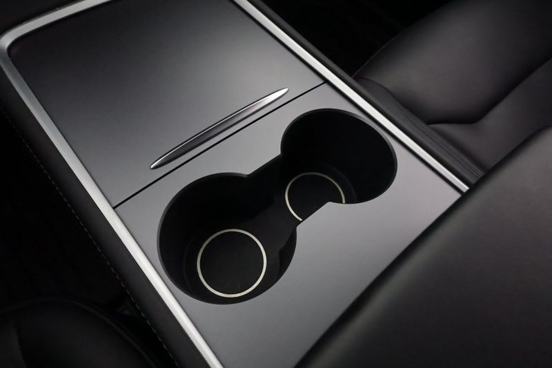 Tesla Model Y bild 23