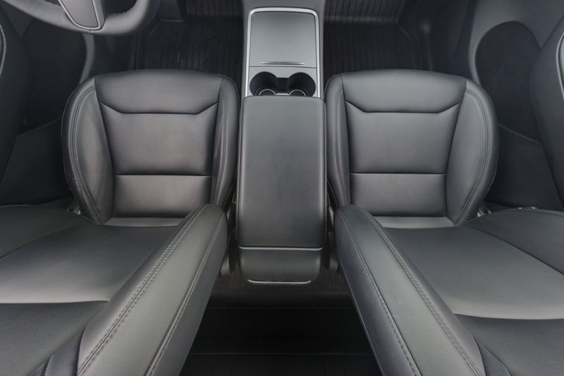 Tesla Model Y bild 14
