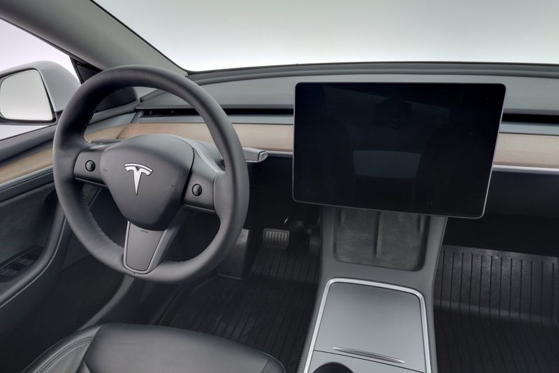Tesla Model Y bild 15