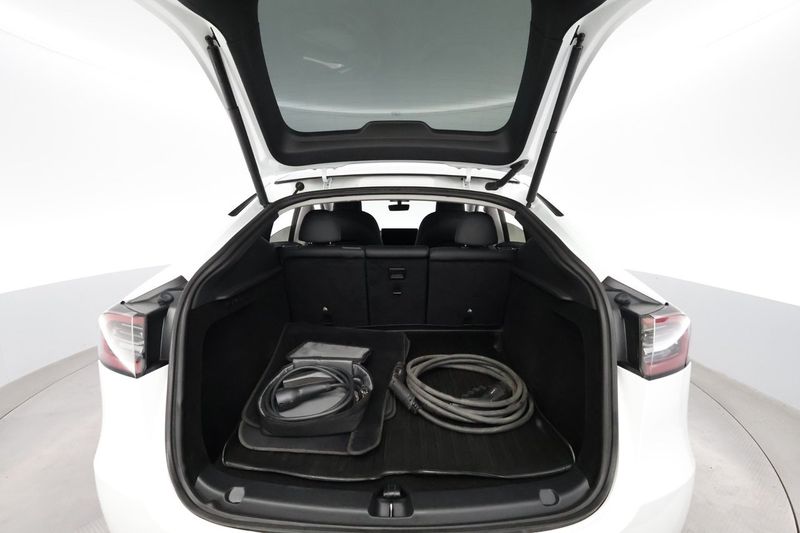 Tesla Model Y bild 25