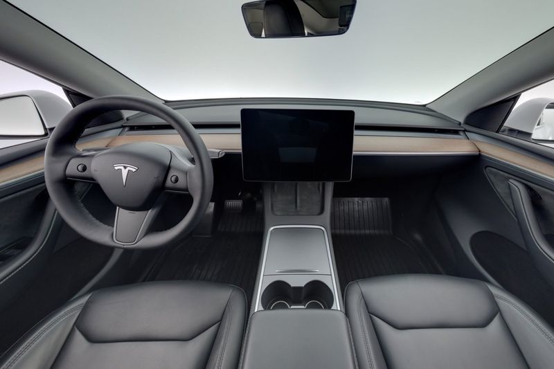 Tesla Model Y bild 13