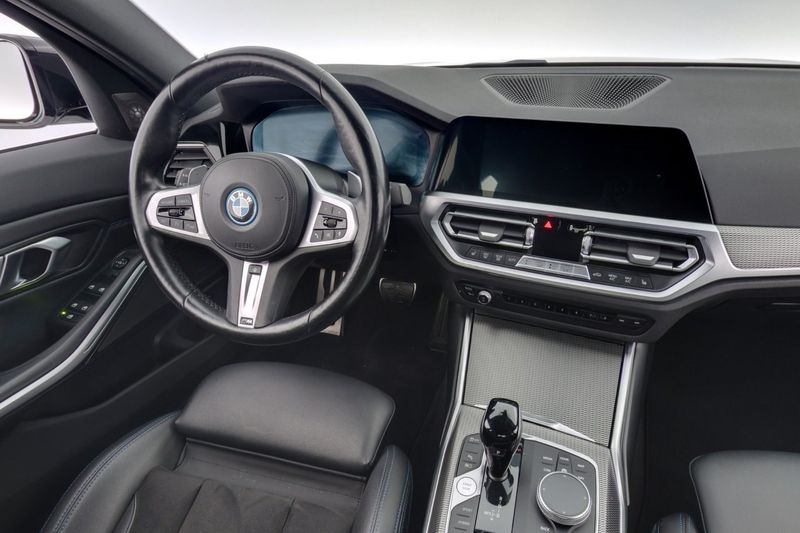 BMW 330 bild 15