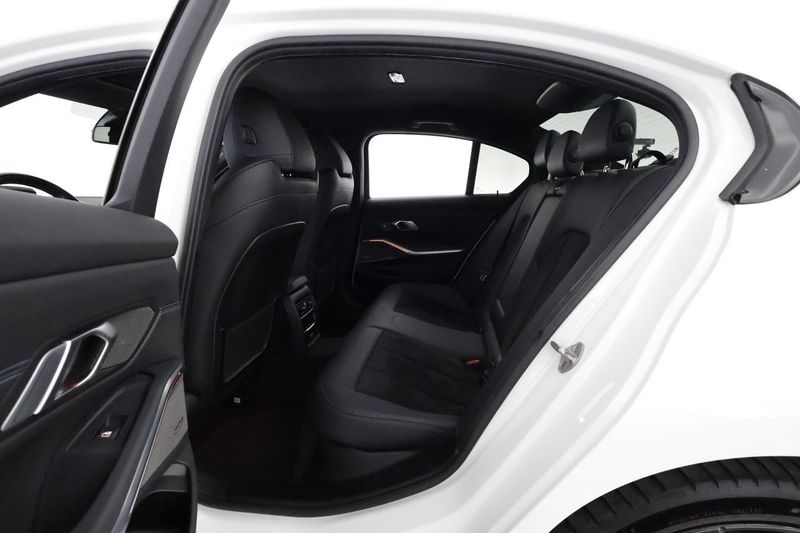 BMW 330 bild 12