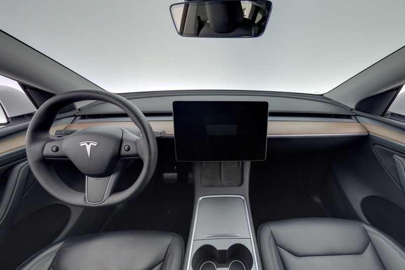 Tesla Model Y bild 13