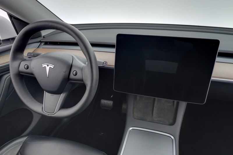 Tesla Model Y bild 15