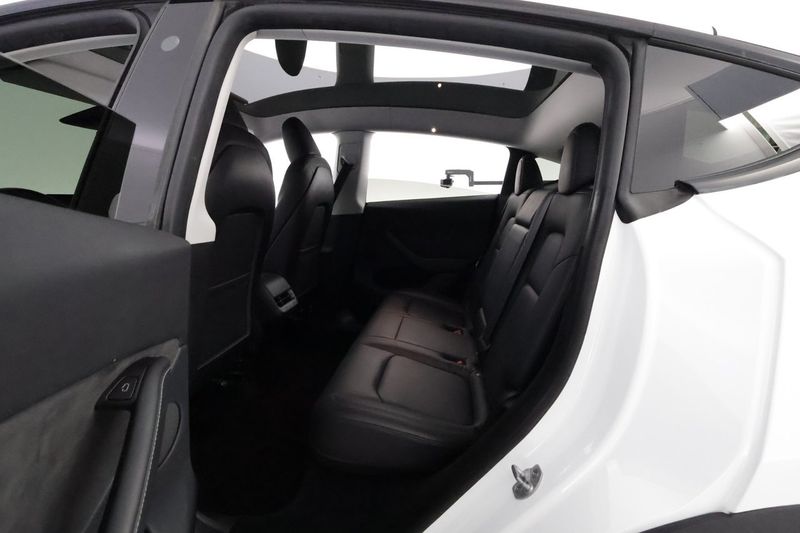 Tesla Model Y bild 12