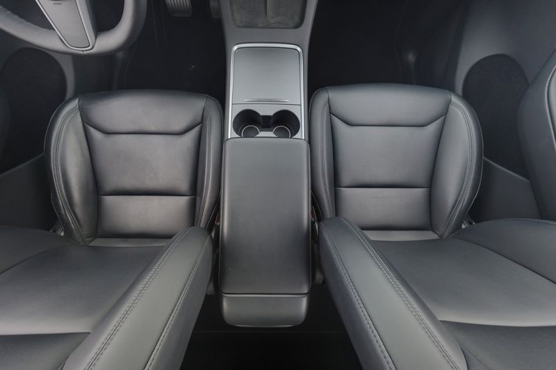 Tesla Model Y bild 14