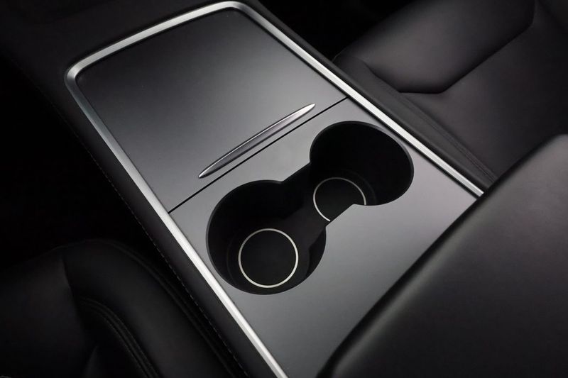 Tesla Model Y bild 22