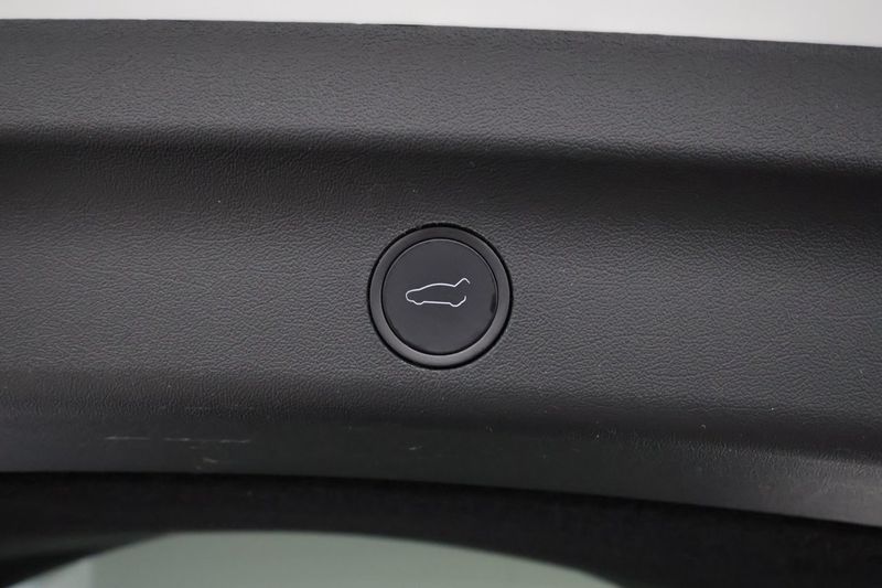 Tesla Model Y bild 25