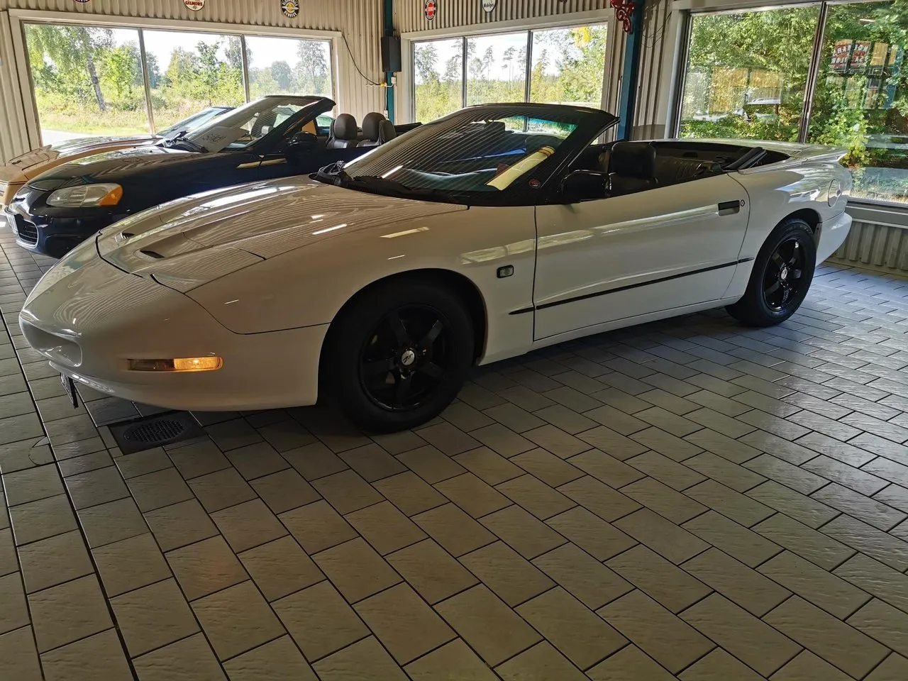 Vehicle image 26