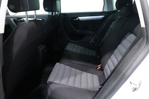 Volkswagen Passat bild 8