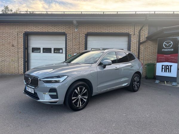 Volvo XC60 Recharge T6 AWD Geartronic Core Drag|Läder|Pano|V-hjul - 2024