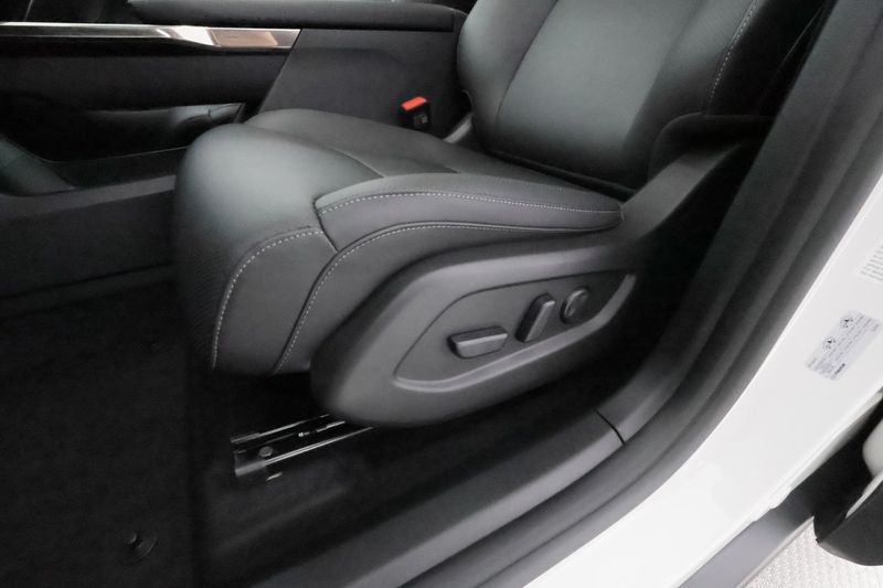 Mazda CX-6e bild 20