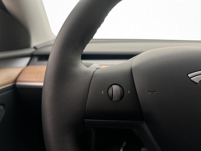 Tesla Model Y bild 17