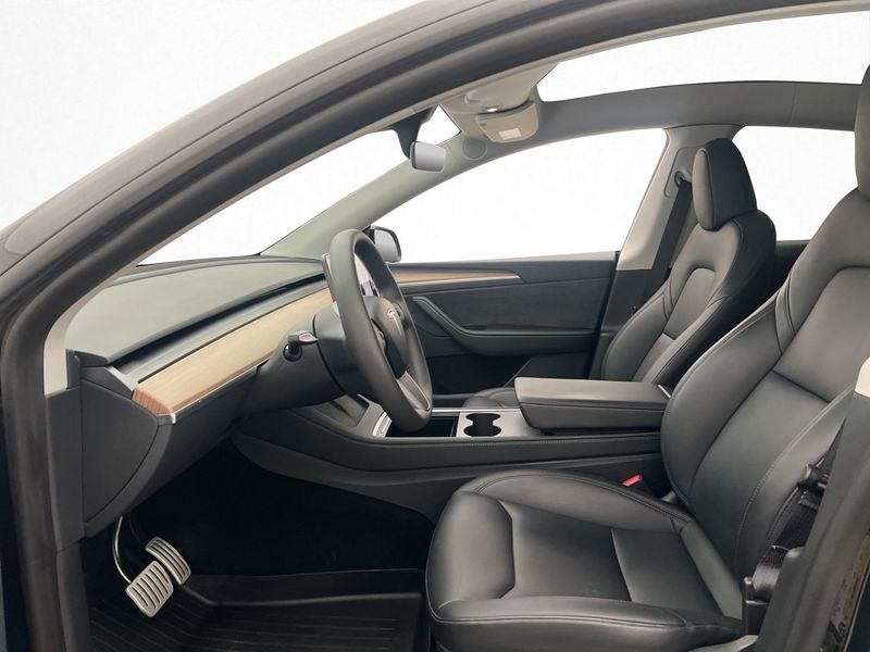 Tesla Model Y bild 13