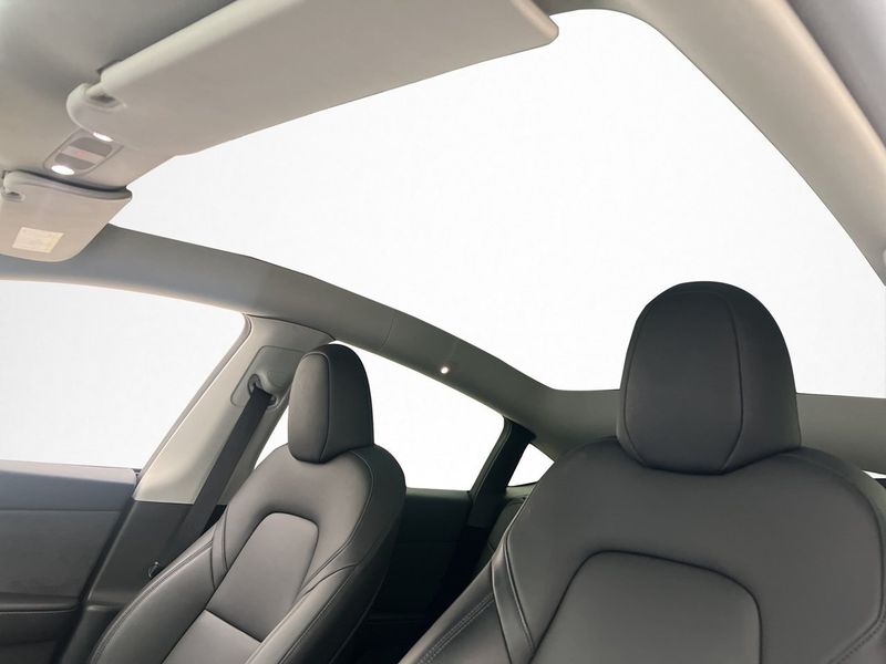 Tesla Model Y bild 14