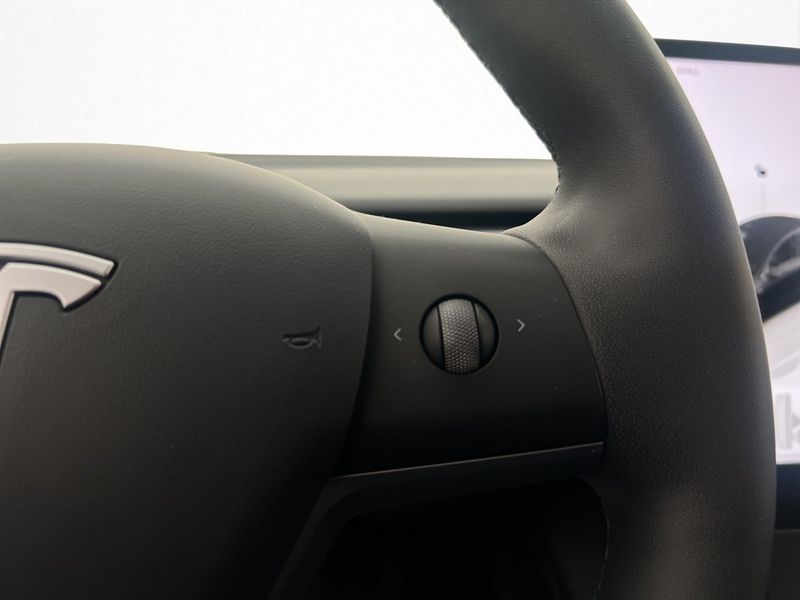 Tesla Model Y bild 18