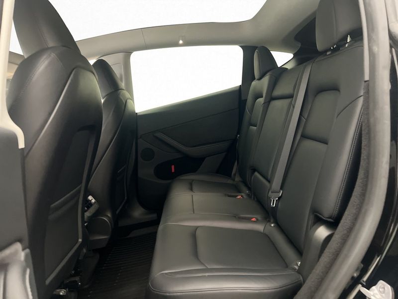 Tesla Model Y bild 30