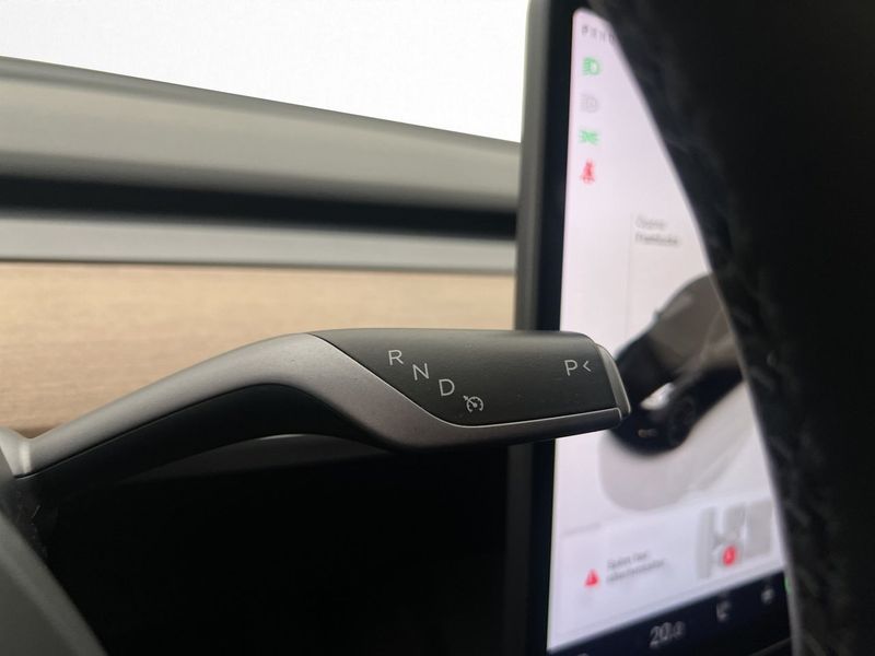 Tesla Model Y bild 19