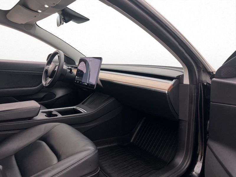 Tesla Model 3 bild 28