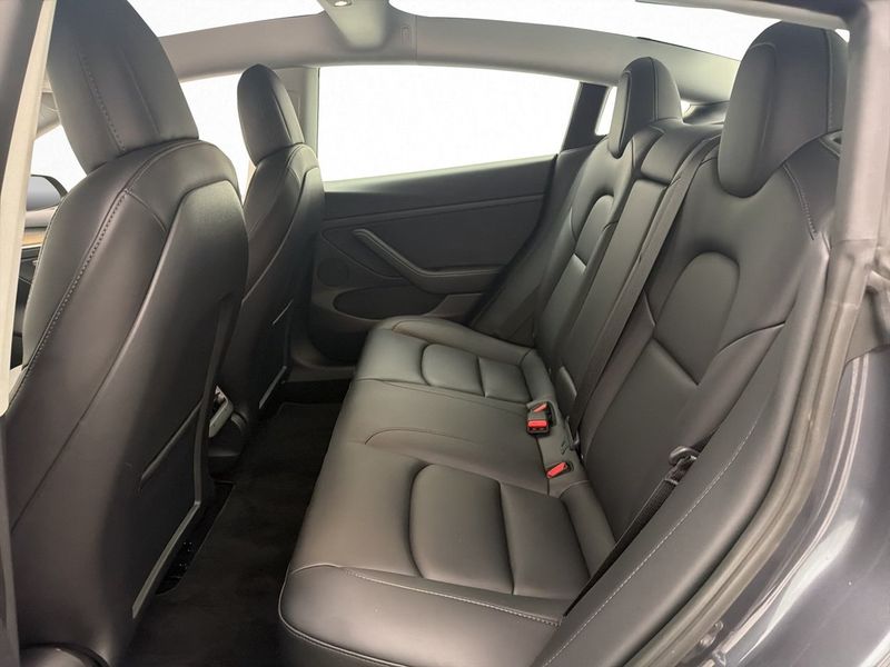 Tesla Model 3 bild 25