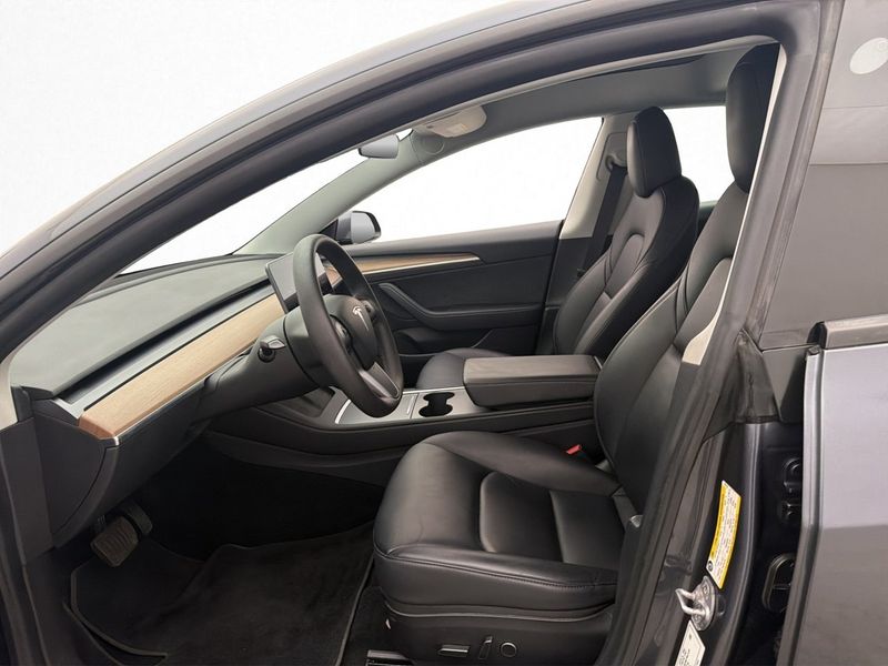 Tesla Model 3 bild 11