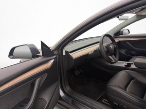 Tesla Model 3 bild 10