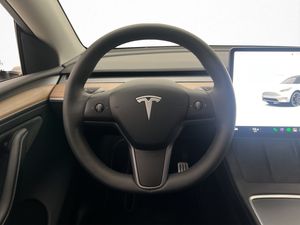 Tesla Model Y bild 15