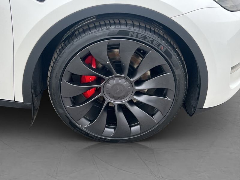 Tesla Model Y bild 36