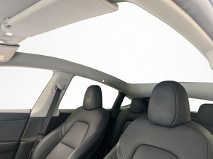 Tesla Model Y bild 16