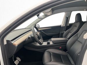 Tesla Model Y bild 13