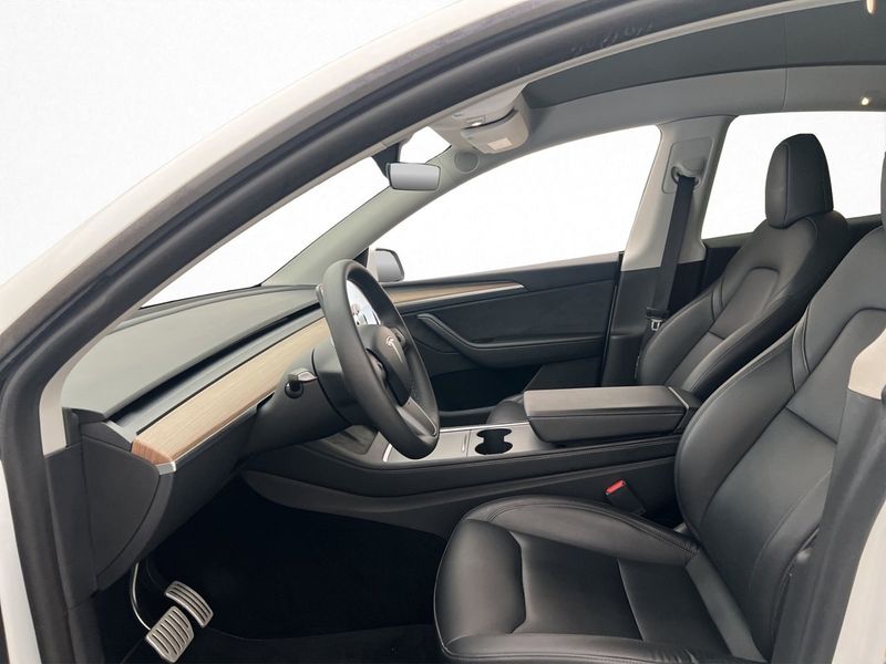 Tesla Model Y bild 13