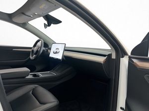 Tesla Model Y bild 32