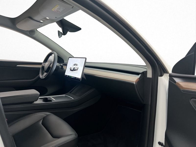 Tesla Model Y bild 32
