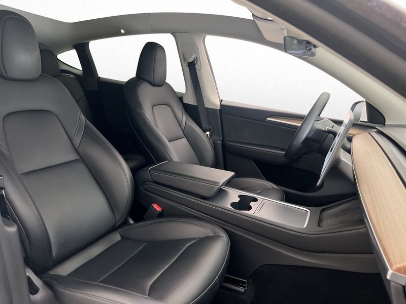 Tesla Model Y bild 31