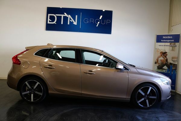 Volvo V40 D2 Summum Euro 5/SKINN/SENSORER/KAMREMBYTT/DRAG/TV - 2013