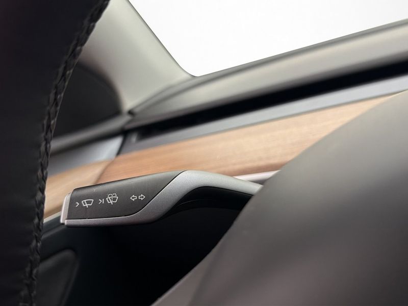 Tesla Model Y bild 19