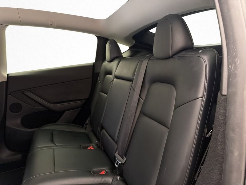 Tesla Model Y bild 32