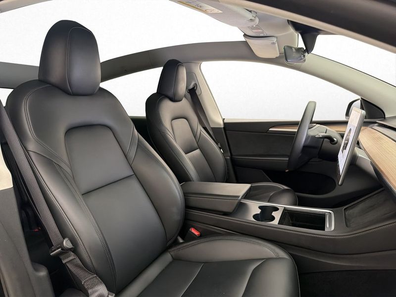 Tesla Model Y bild 30
