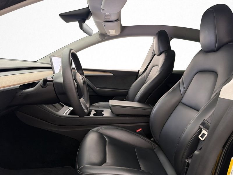 Tesla Model Y bild 15