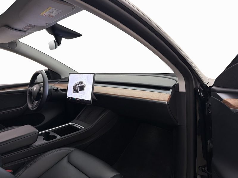 Tesla Model Y bild 31