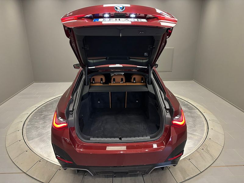 BMW i4 bild 14