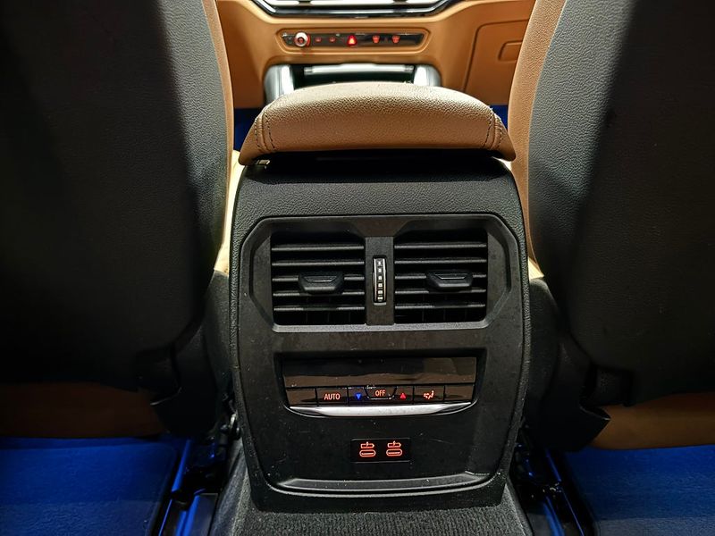 BMW i4 bild 18