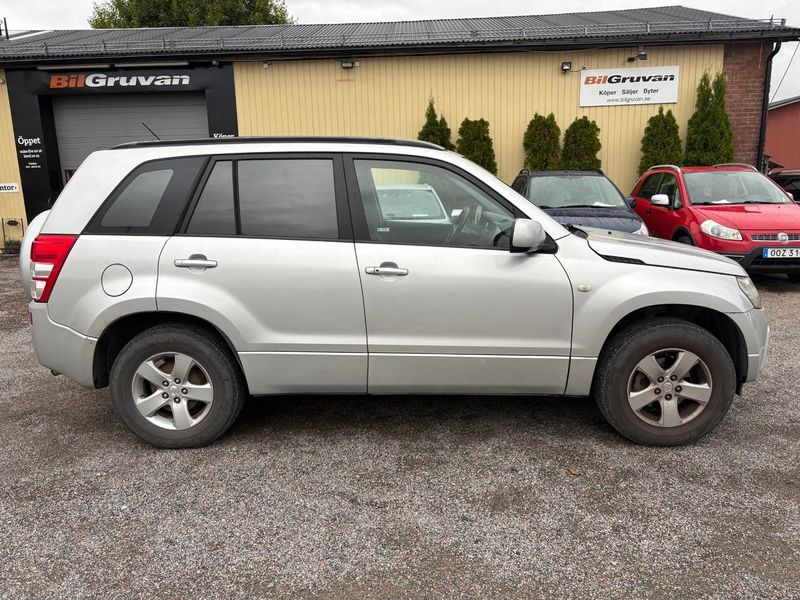 Suzuki Grand Vitara bild 2