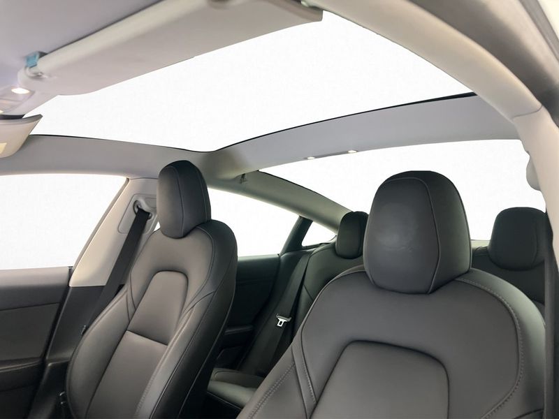 Tesla Model 3 bild 12