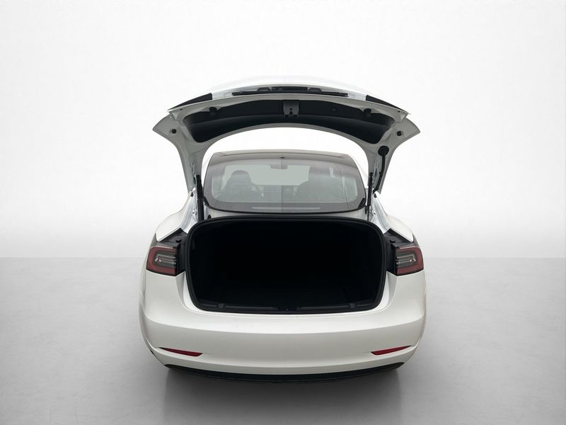 Tesla Model 3 bild 28